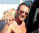 Jean-Claude Van Damme au top de sa forme : après la plage, il swingue avec Martin Solveig !