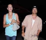 Kevin Federline, légèrement aminci, est de sortie avec sa girlfriend Victoria Prince dans un restaurant de grillades de Los Angeles, mercredi 21 juillet.