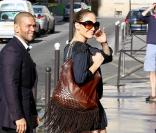 Jennifer Lopez avec le modèle cuissardes à talons de la collection de bottes 