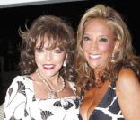 Joan Collins sur le yacht de Denise Rich, à Saint-Tropez, dans le cadre de la folle soirée Lady Joy. 28/07/2010