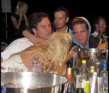 Tara Reid, dans un état second, sur le yacht de Denise Rich, à Saint-Tropez, dans le cadre de la folle soirée Lady Joy. 28/07/2010