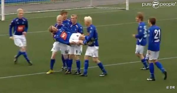 Des photos d'un match de première division islandaise, le 25 juillet 2010.