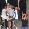 Angelina Jolie joue la maman-poule généreuse pendant que son Brad travaille enfin !