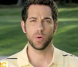 Zachary Levi dans la pub pour Stand up 2 Cancer