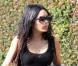 Vanessa Hudgens se promène seule, glacière à la main, dans les rues de Los Angeles, vendredi 30 juillet.