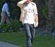 Après s'être rendu aux Studios Summit, vendredi 6 août, à Los Angeles, Zac Efron s'offre un jus de fruits chez Jamba Juice.