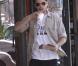 Après s'être rendu aux Studios Summit, vendredi 6 août, à Los Angeles, Zac Efron s'offre un jus de fruits chez Jamba Juice.