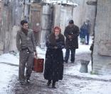 Une image du film Hors-la-loi avec Jamel Debbouze et Chafia Boudraa 