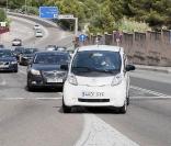 La reine Sofia conduit une voiture électrique à Palma de Majorque. 11/08/2010