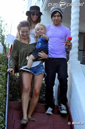 Pete Wentz, sa femme Ashlee Simpson et leur fils Bronx Mowgli, à Los Angeles