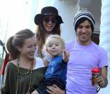 Pete Wentz, sa femme Ashlee Simpson et leur fils Bronx Mowgli, à Los Angeles
