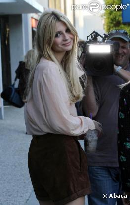 Mischa Barton et Fearne Cotton à Beverly Hills. La comédienne arbore un joli look. 15/08/2010