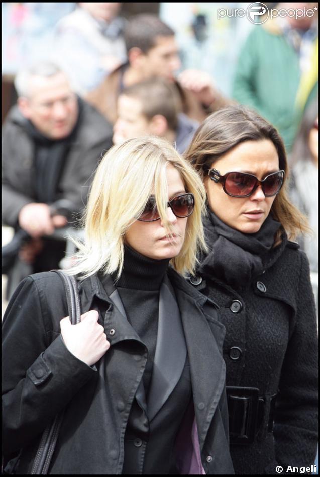 Flavie Flament et Sandrine Quétier dissimulent leur peine derrière des lunettes de soleil