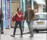 Freida Pinto et Josh Brolin sur le tournage de Vous allez rencontrer un bel et sombre inconnu