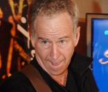 John McEnroe déchaîné sur scène