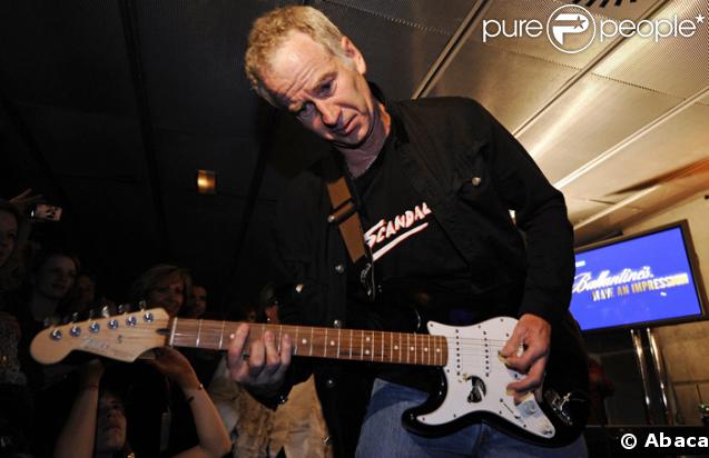 John McEnroe déchaîné sur scène