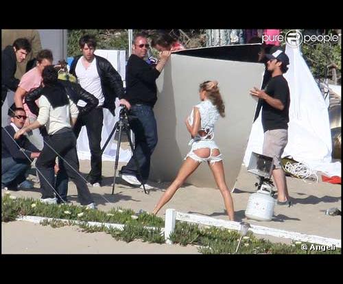 Gisele Bündchen photographiée par Mario Testino à Malibu 