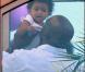 Seal s'occupe de sa petite dernière Lou lors de la fête d'anniversaire de Romeo Beckham le 1er septembre 2010 à Los Angeles