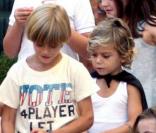 Romeo Beckham et Kingston Rossdale, fils de Gwen Stefani et Gavin Rossdale lors de la fête d'anniversaire de Romeo Beckham le 1er septembre 2010 à Los Angeles