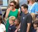 Victoria Beckham s'occupe de tous les enfants lors de la fête d'anniversaire de Romeo Beckham le 1er septembre 2010 à Los Angeles