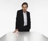 Le Dr Cal Lightman de la série Lie To Me (joué par Tim Roth) 