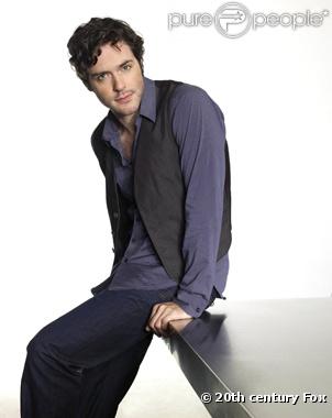 Le personnage d'Eli Loker de la série Lie To Me (joué par Brendan Hines) 