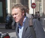 Christophe Hondelatte est venu apporter son soutien lors de la manifestation pour les deux journalistes enlevés en Afghanistan (Hervé Ghesquiere et Stéphane Taponier) qui s'est tenue Place de la Bourse le 2 septembre 2010 à Paris 