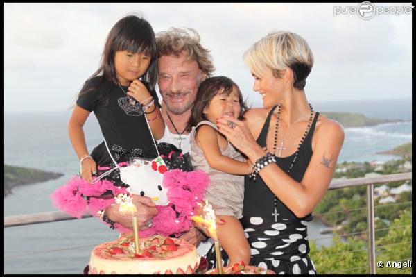 Johnny et Laeticia Hallyday à l'anniversaire de leurs fillettes. 3 août 2010 