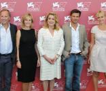 Fabrice Luchini, Karin Viard, Catherine Deneuve, François Ozon et Judith Godrèche, lors du photocall de  Potiche  à la 67e Mostra de Venise, le 4 septembre 2010.