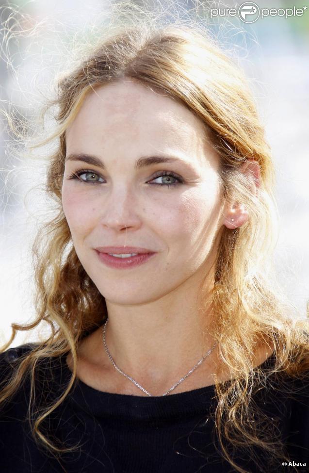La sublime Claire Keim présente  Bienvenue aux Edelweiss , sa fiction pour TF1, au Festival de la  Fiction TV de La Rochelle, samedi 10 septembre.