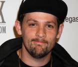 Fini les cheveux longs très années 80, désormais Joel Madden est un vrai rockeur au coeur tendre !  