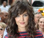 Katie Holmes a troqué ses couettes contre des bouclettes ! Et aujourd'hui, la petite fille est devenue Madame Tom Cruise !  