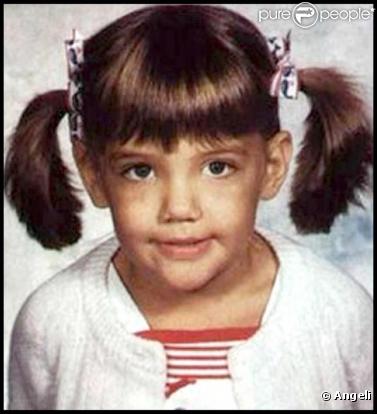 Mais qui est donc cette adorable petite fille avec ses jolies couettes ?