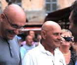 Bernard Laporte et Jean-Jacques Bourdin au challenge souvenir dédié à feu Henri Salvador, organisé dans le cadre du 3e National de pétanque de L\'Ile-Rousse. 17 septembre 2010<br />