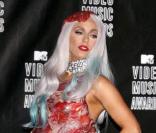 Lady Gaga en robe viande lors des MTV VMA