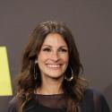 Julia Roberts, toutes gambettes dehors, radieuse pour un hommage très glamour !