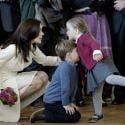 Mary de Danemark : Enceinte de jumeaux, elle tente de maîtriser ses deux enfants très polissons !
