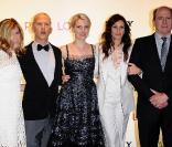 Dede Gardner, Ryan Murphy, Elizabeth Gilbert,  Julia Roberts et Richard Jenkins, à l'occasion de l'avant-première britannique de  Mange, Prie, Aime , à l'Empire Cinema de Leicester Square, à Londres, le 22 septembre 2010. 