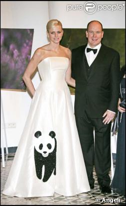Albert II de Monaco et sa fiancée Charlene Wittstock lors du bal du panda