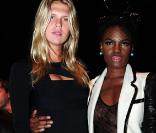 Alexandra Richards et la chanteuse de The Noisettes au premier rang du défilé Barbara Bui à Paris le 30/09/10 
