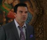 Extrait de l'épisode 1, saison 7, de Desperate Housewives. Carlos, joué par Ricardo Antonio Chavira, est métamorphosé ! 