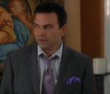 Extrait de l'épisode 1, saison 7, de Desperate Housewives. Carlos, joué par Ricardo Antonio Chavira, est métamorphosé ! 