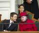 La famille royale danoise se pliait mardi 5 octobre au rituel de la rentrée parlementaire, au Folketinget, à Copenhague. A cette occasion, la princesse Mary, enceinte de six mois de jumeaux, a eu droit à une ovation, et a fait la révérence !