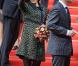 La famille royale danoise se pliait mardi 5 octobre au rituel de la rentrée parlementaire, au Folketinget, à Copenhague. A cette occasion, la princesse Mary, enceinte de six mois de jumeaux, a eu droit à une ovation, et a fait la révérence !