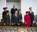 La famille royale danoise se pliait mardi 5 octobre au rituel de la rentrée parlementaire, au Folketinget, à Copenhague. A cette occasion, la princesse Mary, enceinte de six mois de jumeaux, a eu droit à une ovation, et a fait la révérence !