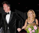 Geri Halliwell arrive avec son compagnon Henry Beckwith au défilé caritatif à Londres pour la lutte contre le cancer du sein le 6 octobre 2010
