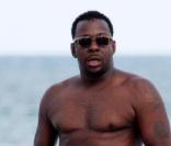 Bobby Brown et sa fiancée Alicia Etheridge à la plage à Miami, le 26 septembre 2010