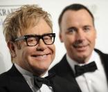Elton John et David Furnish à l'occasion de la 9e soirée 