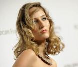 Leelee Sobieski absolument ravissante à l\'occasion de la 9e soirée An Ending Vision, organisée par la Elton John AIDS Foundation au restaurant Cipriani de New York, le 18 octobre 2010.