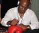 Mike Tyson signe des autographes à Las Vegas, le 16 octobre 2010